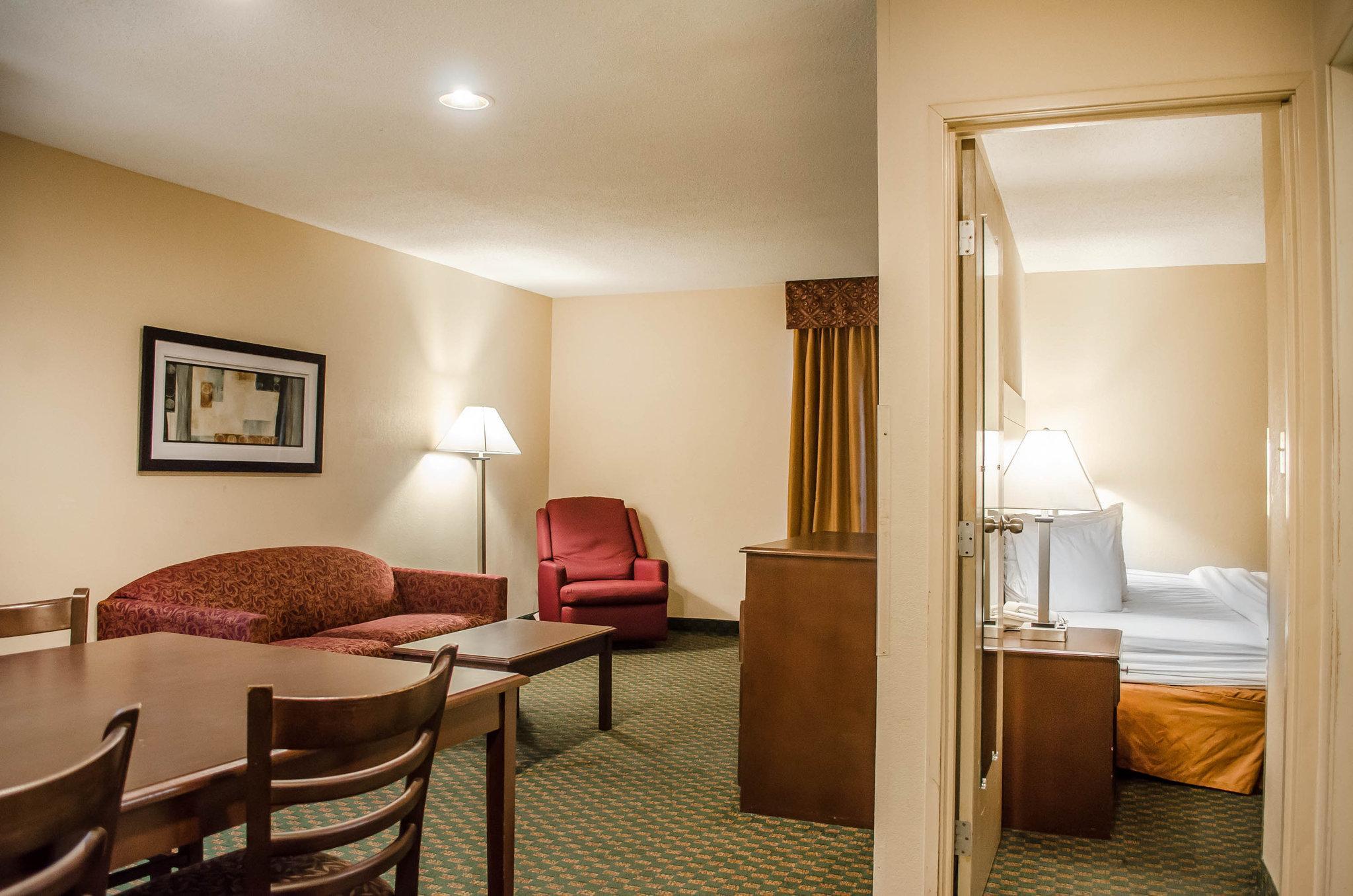 Quality Inn & Suites At Airport Blvd I-65 Мобил Екстериор снимка