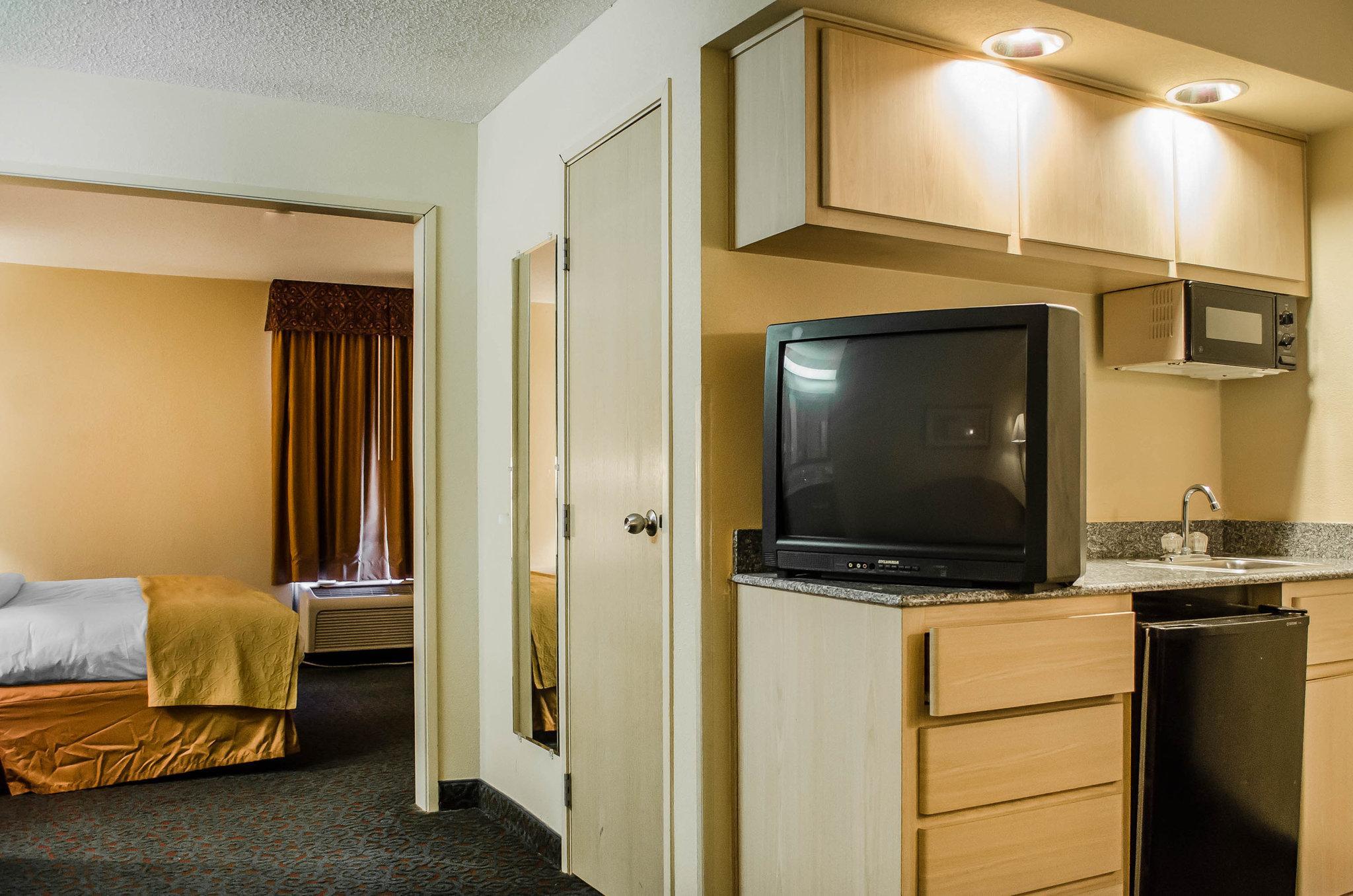 Quality Inn & Suites At Airport Blvd I-65 Мобил Екстериор снимка