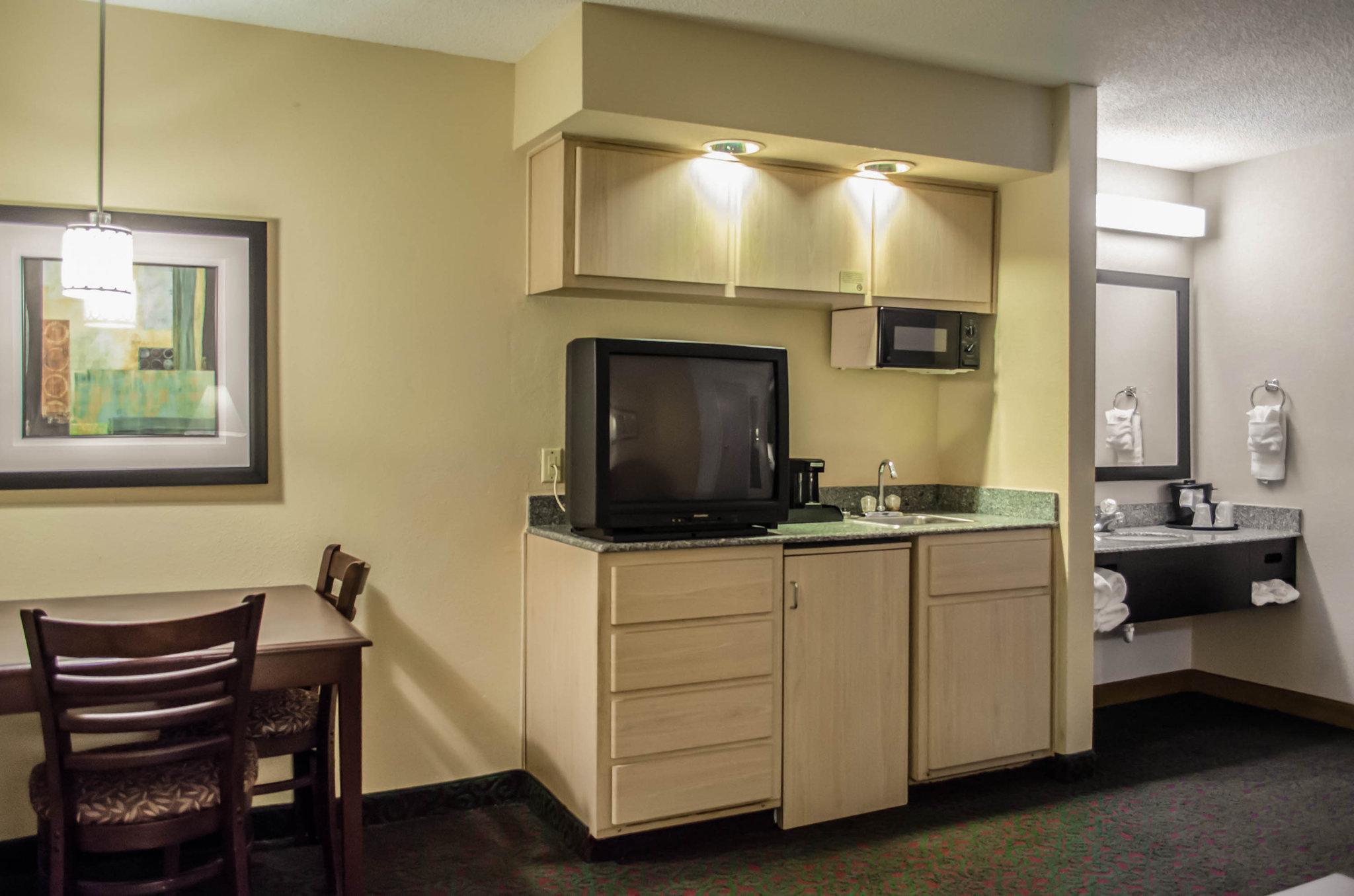 Quality Inn & Suites At Airport Blvd I-65 Мобил Екстериор снимка