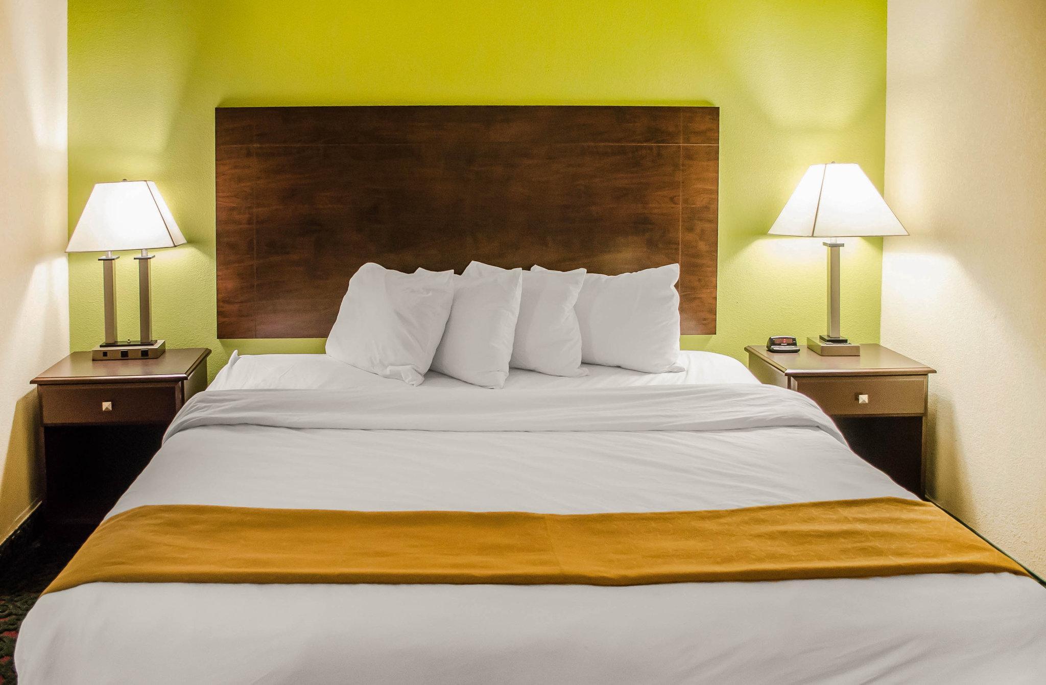 Quality Inn & Suites At Airport Blvd I-65 Мобил Екстериор снимка