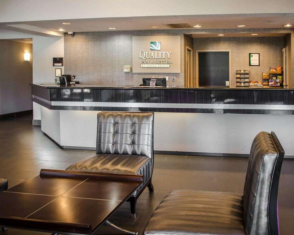 Quality Inn & Suites At Airport Blvd I-65 Мобил Интериор снимка