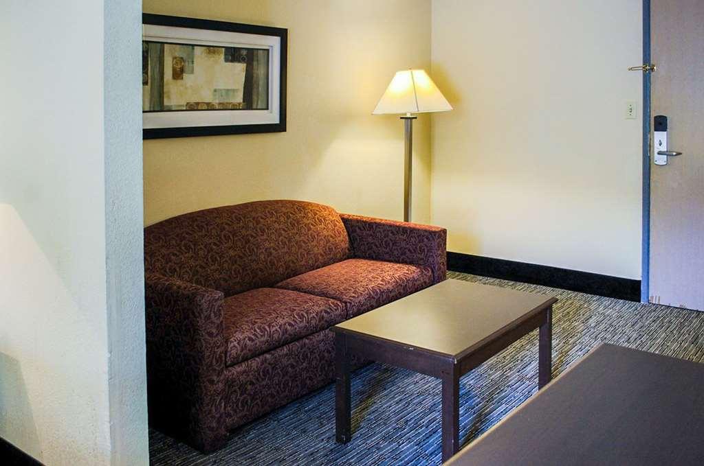 Quality Inn & Suites At Airport Blvd I-65 Мобил Стая снимка