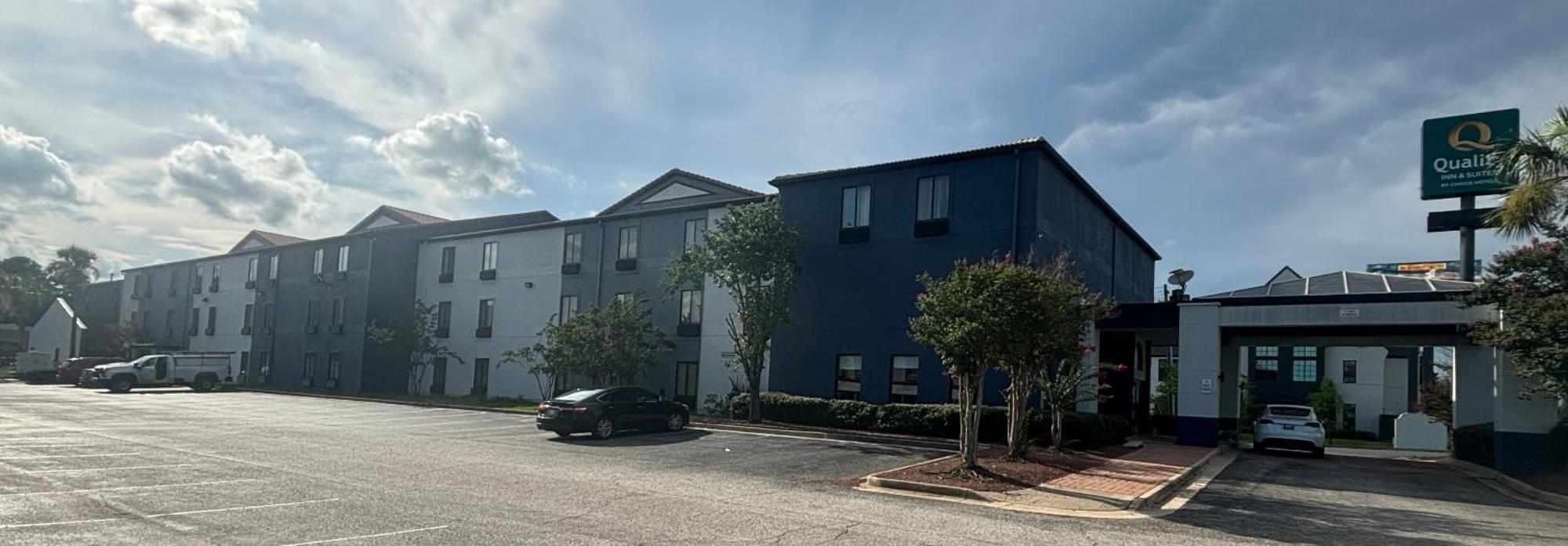 Quality Inn & Suites At Airport Blvd I-65 Мобил Екстериор снимка