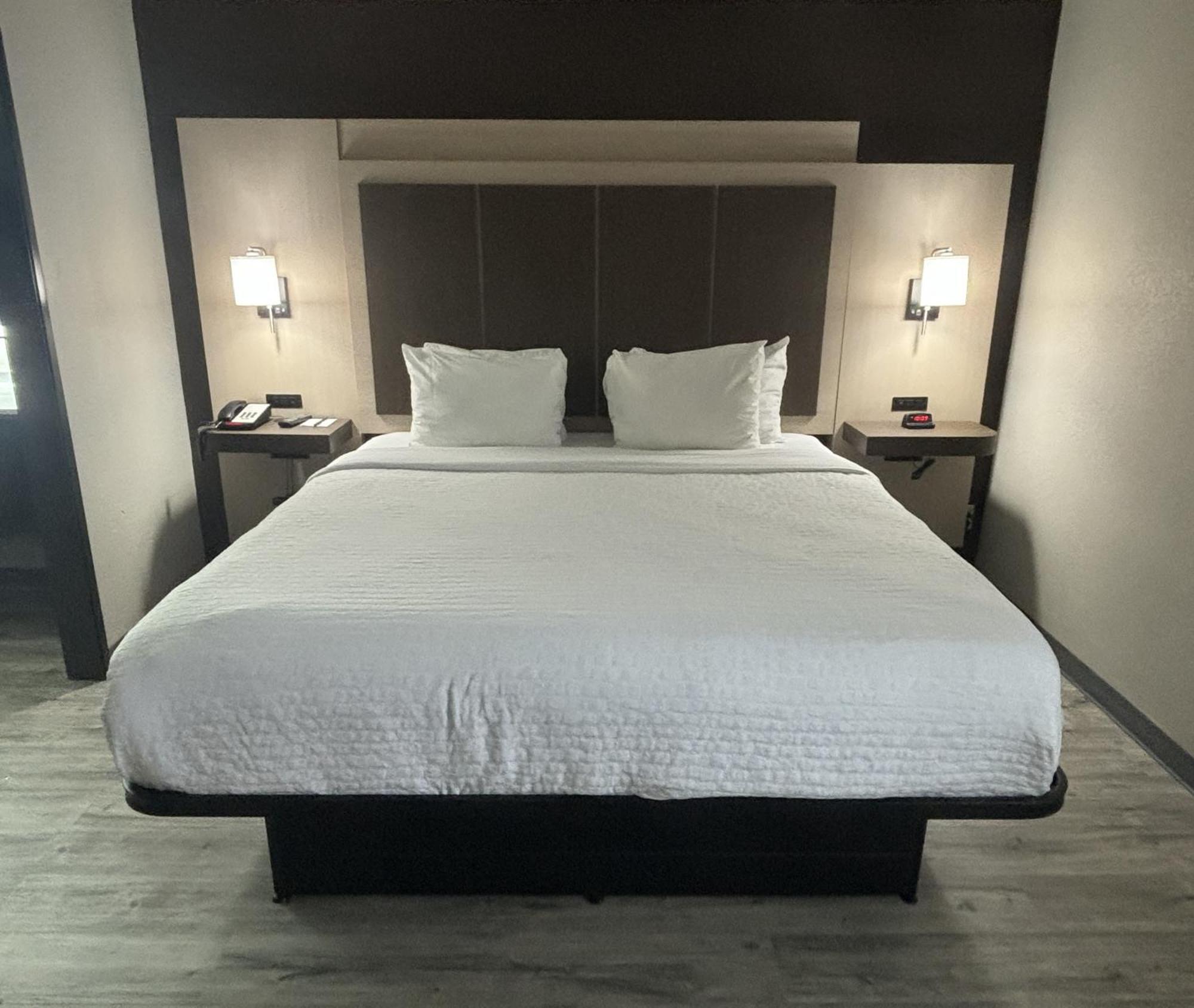 Quality Inn & Suites At Airport Blvd I-65 Мобил Екстериор снимка