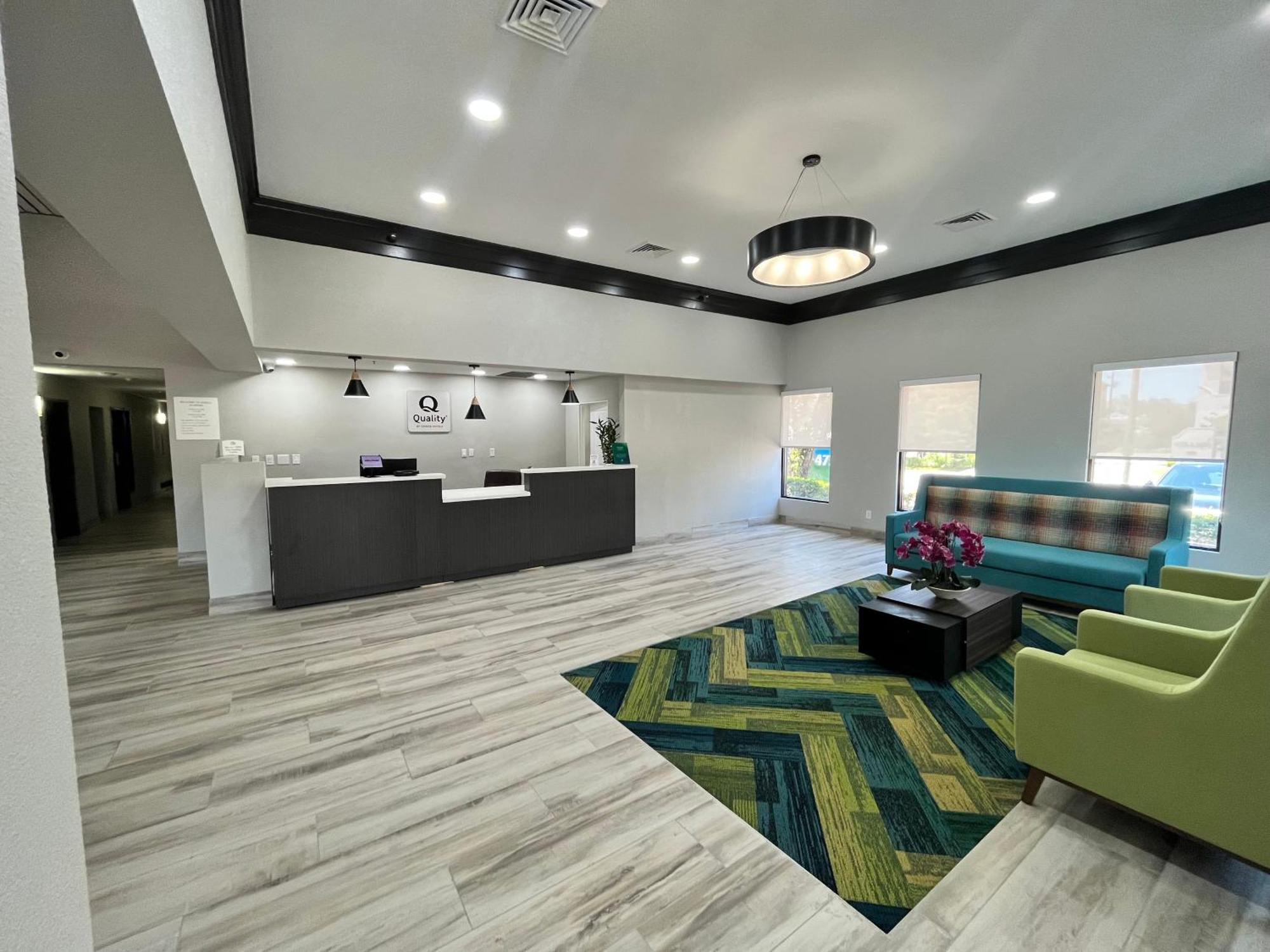 Quality Inn & Suites At Airport Blvd I-65 Мобил Екстериор снимка