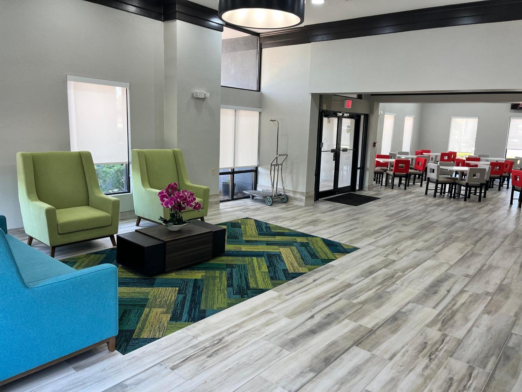 Quality Inn & Suites At Airport Blvd I-65 Мобил Екстериор снимка