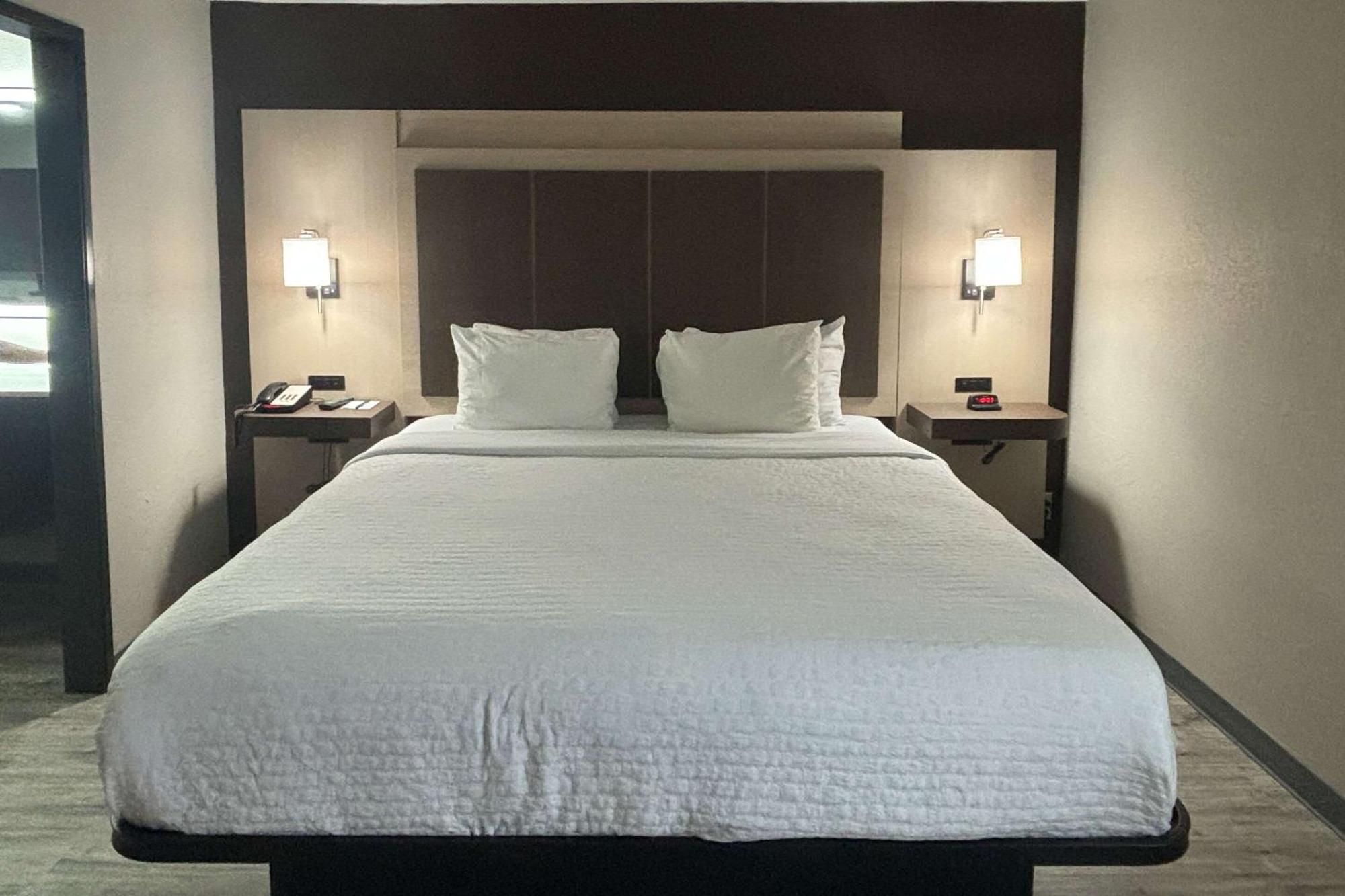 Quality Inn & Suites At Airport Blvd I-65 Мобил Екстериор снимка