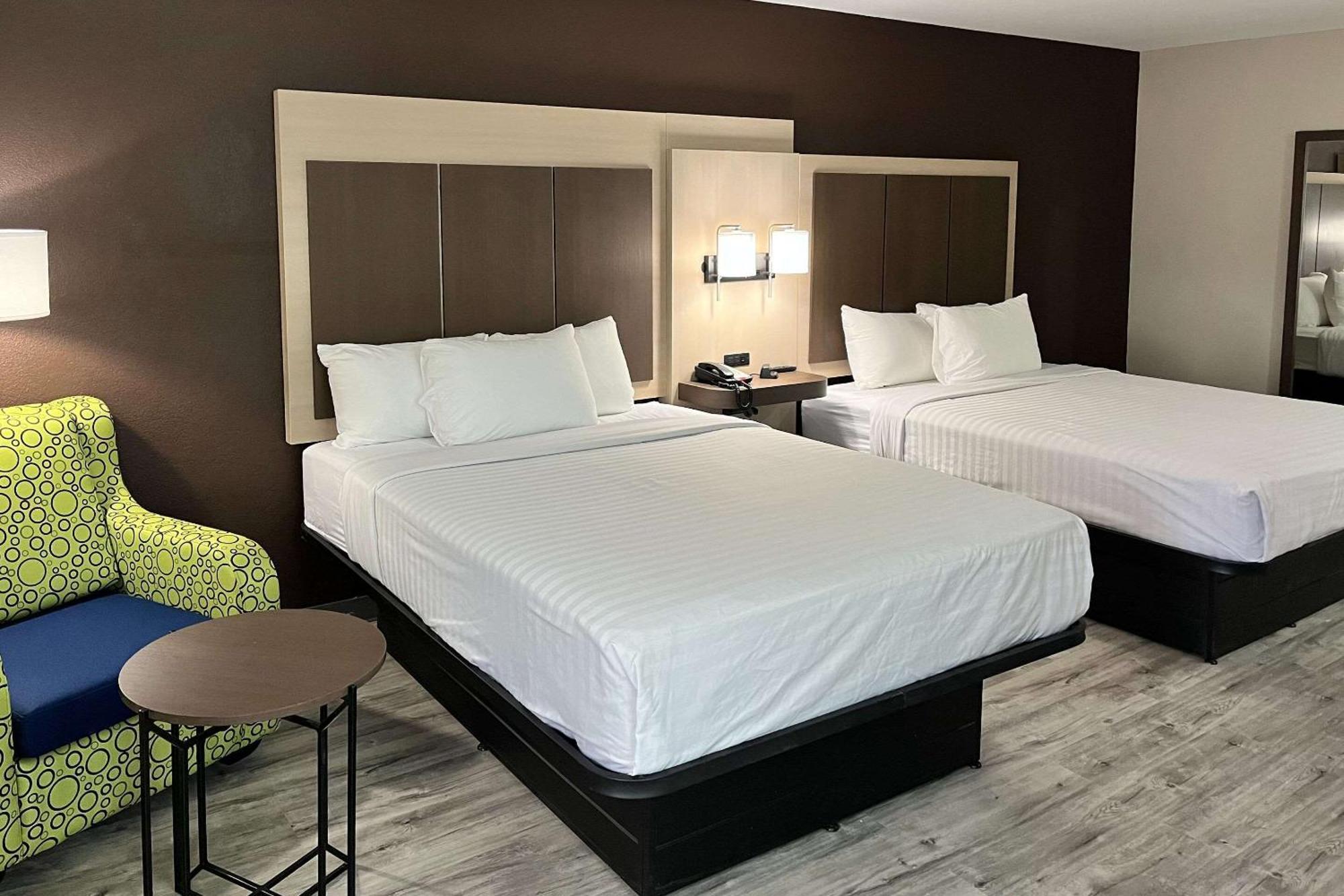 Quality Inn & Suites At Airport Blvd I-65 Мобил Екстериор снимка