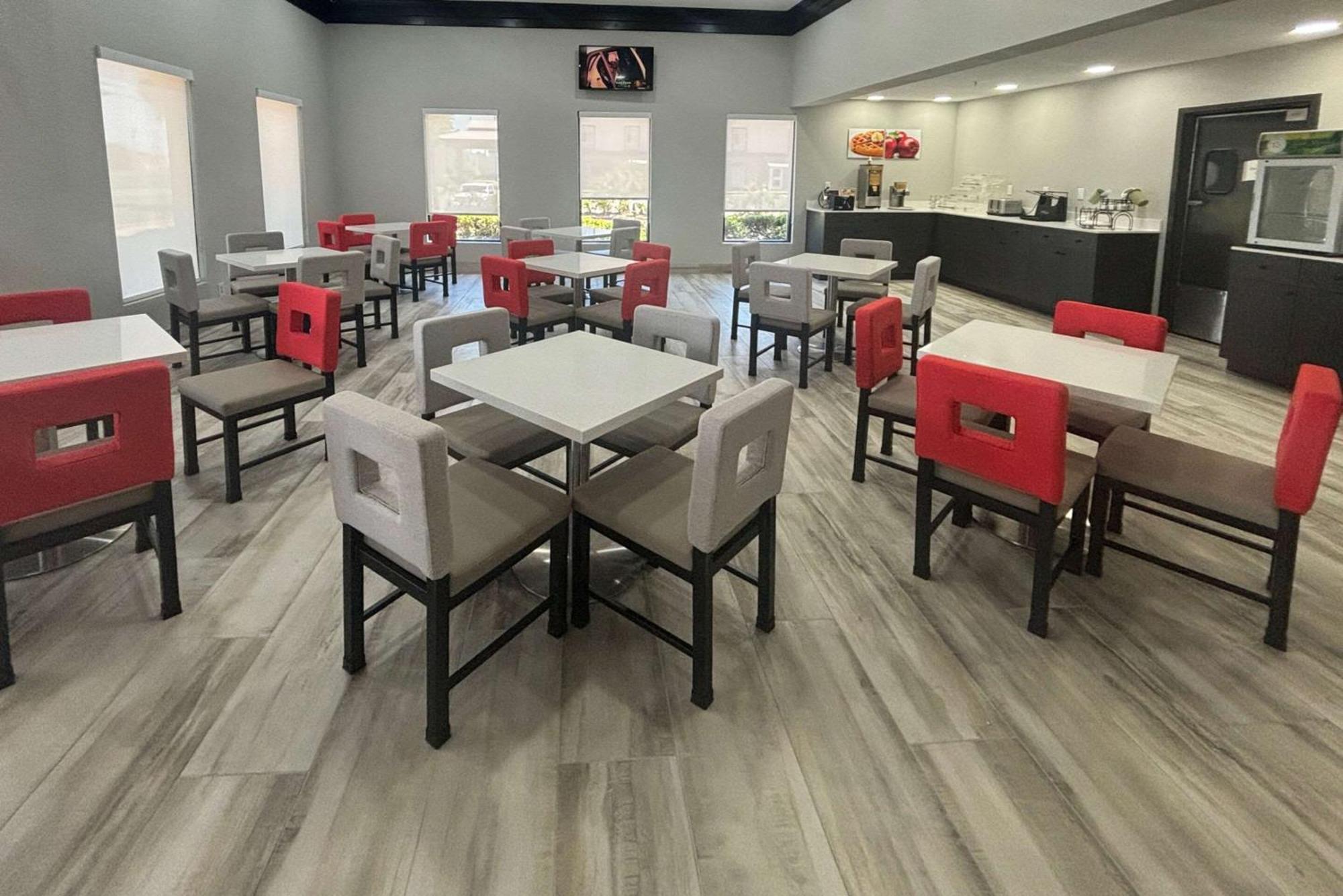 Quality Inn & Suites At Airport Blvd I-65 Мобил Екстериор снимка