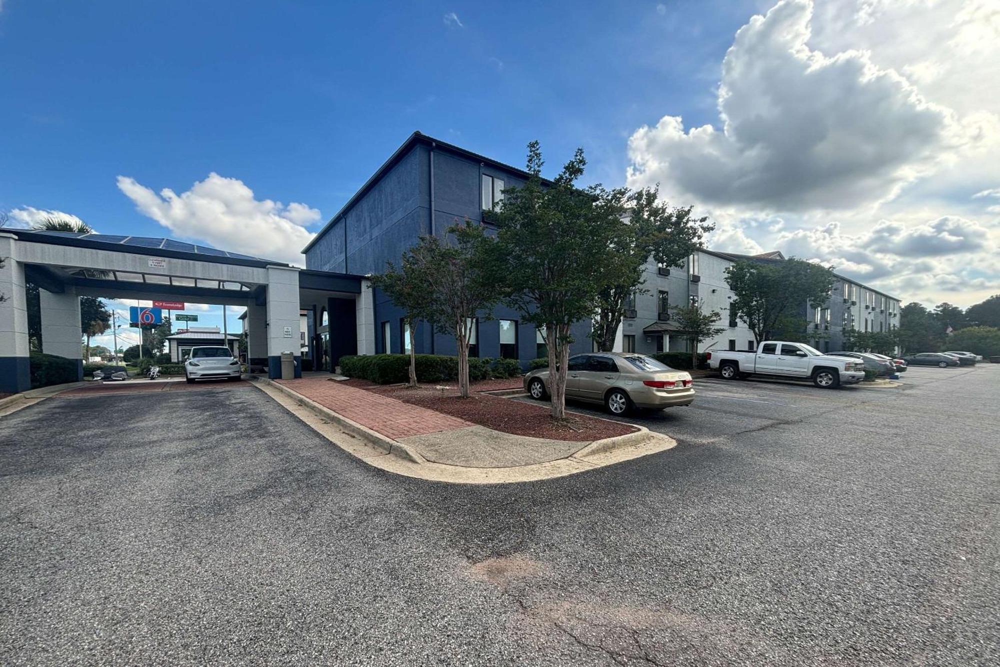 Quality Inn & Suites At Airport Blvd I-65 Мобил Екстериор снимка